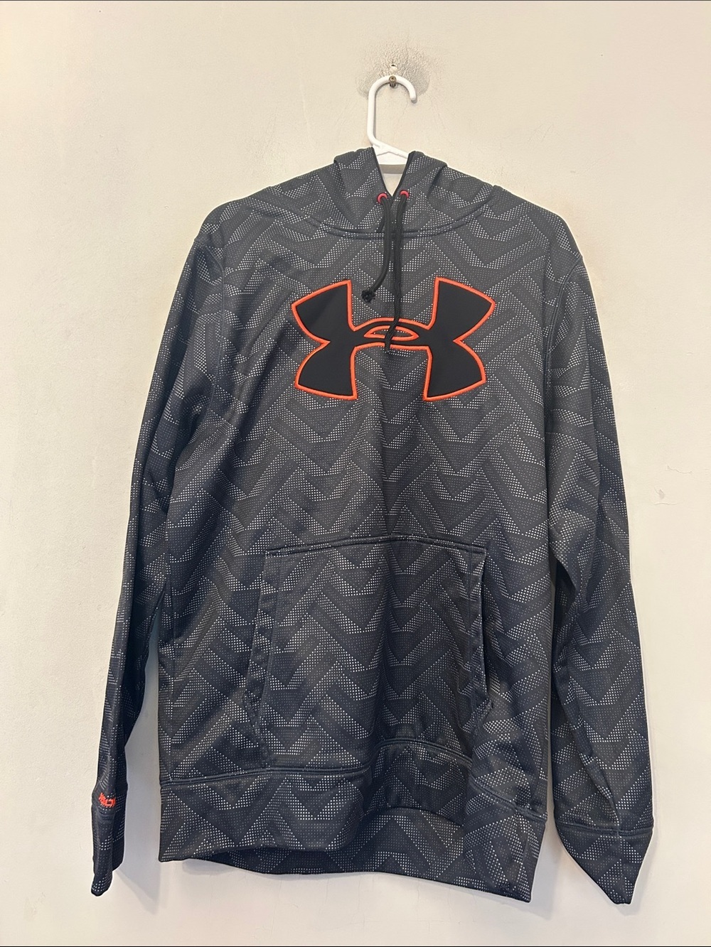 Under Armour Charcoal Hooded Pullover with Orange Logo Loose fit Size M EUC